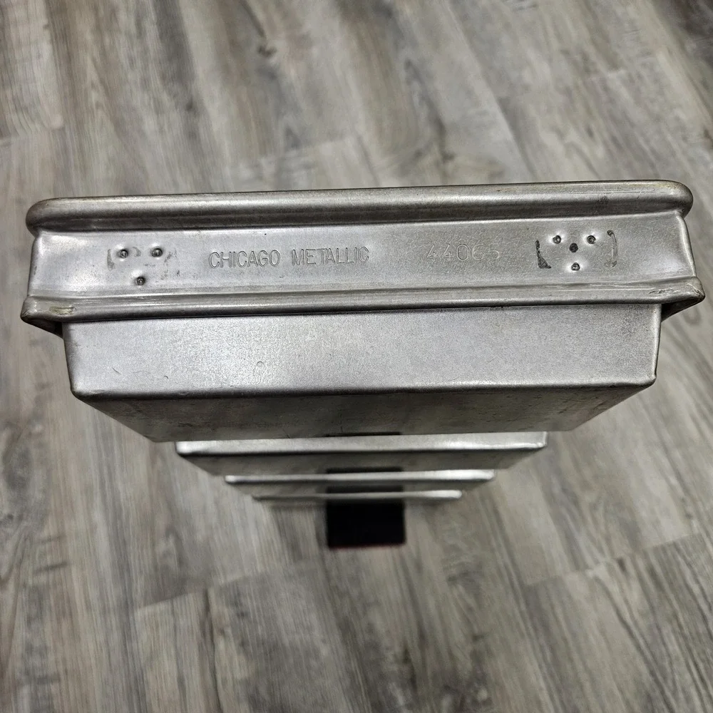 Chicago‎ Metallic 4 Strap Bread Loaf Baking Pan metal storage made in USA
